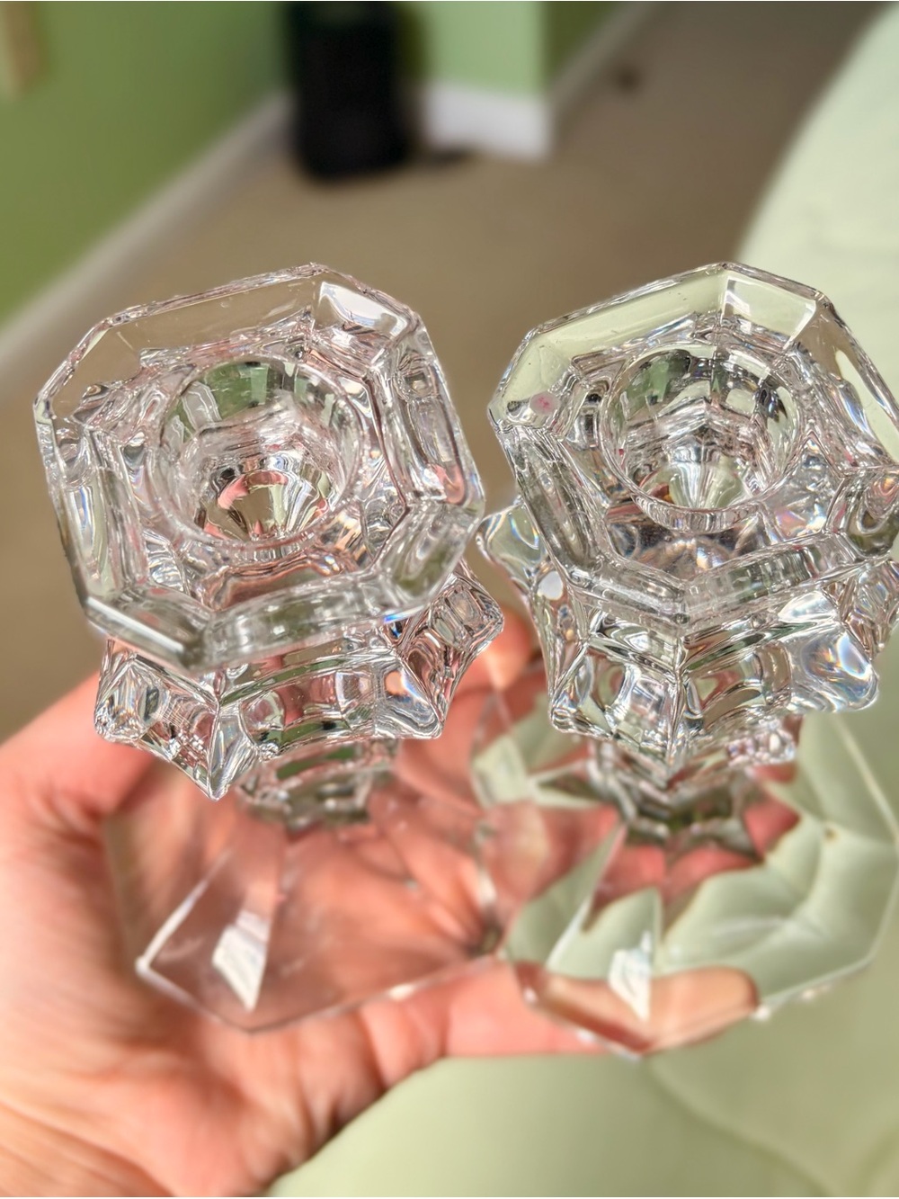 Vintage Charming Clear Glass Candlestick Holders – Elegant Pair Shiny & Bright - Picture 3 of 9